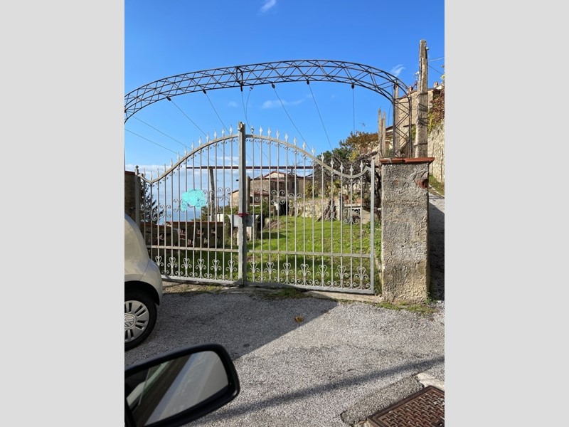 Casa Semi Indipendente in Vendita a Pietrasanta, zona Capezzano Monte, 290'000€, 307 m²