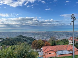 Casa Semi Indipendente in Vendita a Pietrasanta, zona Capezzano Monte, 290'000€, 307 m²