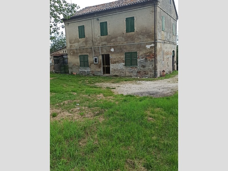 Casale in Vendita a Colli al Metauro, zona fiordipiano, 135'000&euro;, 229 m²