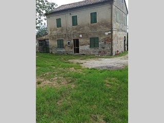 Casale in Vendita a Colli al Metauro, zona fiordipiano, 135'000&euro;, 229 m²