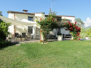 Villa in Vendita a Carrara, zona Marina di Carrara, 850'000€, 200 m², arredato
