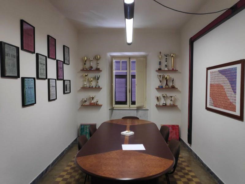 Ufficio in Vendita a Carrara, zona Avenza, 210'000€, 140 m²