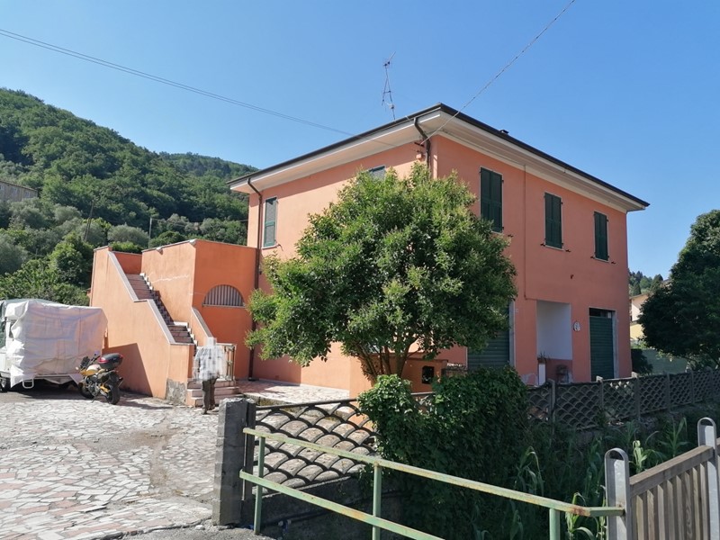 Casa Semi Indipendente in Vendita a Arcola, zona Romito Magra, 250'000€, 140 m²