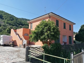 Casa Semi Indipendente in Vendita a Arcola, zona Romito Magra, 250'000€, 140 m²