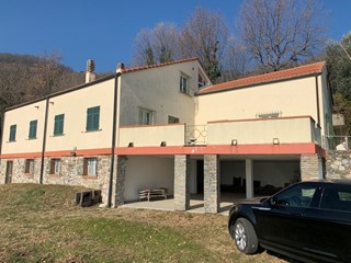 Casa Indipendente in Vendita a Quiliano, 570'000€, 530 m², con Box