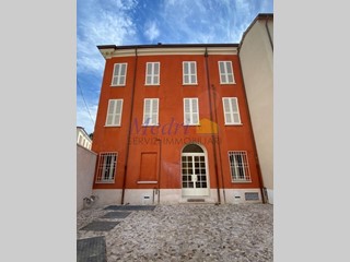 Bilocale in Vendita a Cesena, zona Centro Storico, 270'000€, 82 m²