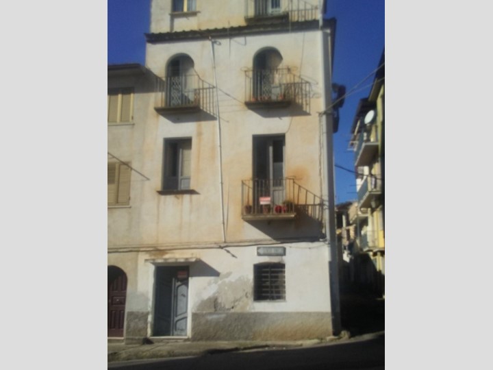 Casa Semi Indipendente in Vendita a Lamezia Terme, 25'000€, 90 m²