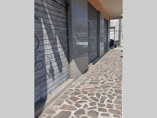 Immobile commerciale in Vendita a Alba Adriatica, 218'000€, 255 m², con Box