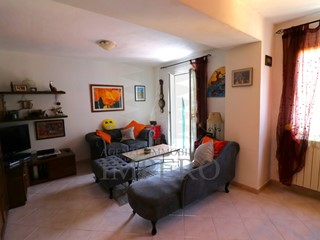 Casa Semi Indipendente in Vendita a Ventimiglia, zona Sant'antonio, 135'000€, 98 m²