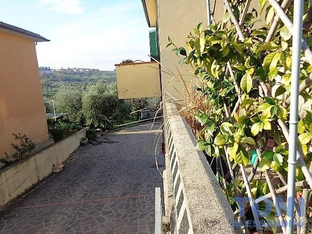 Villa in Vendita a Cerreto Guidi, 396'000€, 200 m², con Box