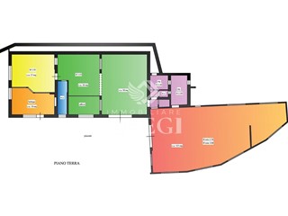 Capannone in Vendita a Massarosa, zona Piano Del Quercione, 140'000€, 260 m²