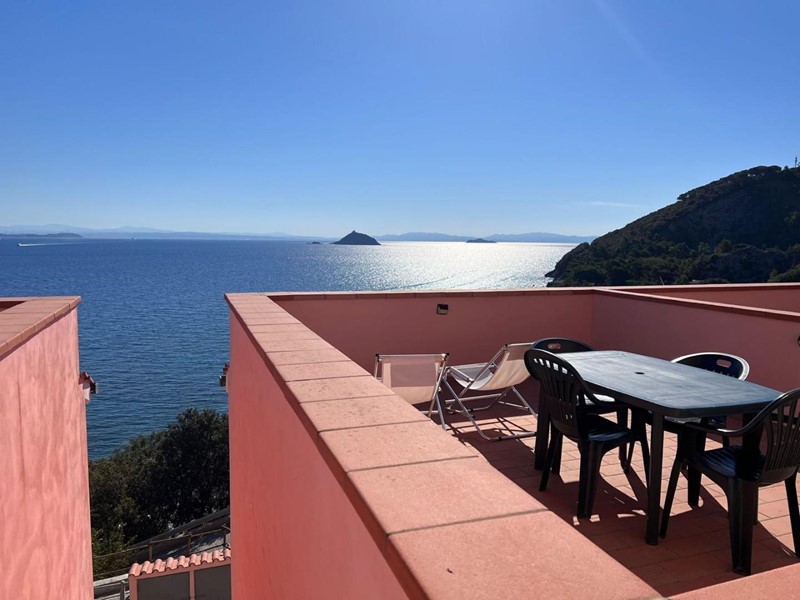 Trilocale in Vendita a Rio, zona Cavo, 300'000€, 50 m², arredato, con Box