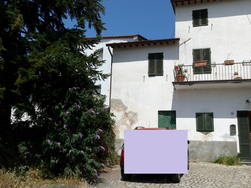 Casa Semi Indipendente in Vendita a Lucca, zona Marlia, 230'000€, 210 m², con Box