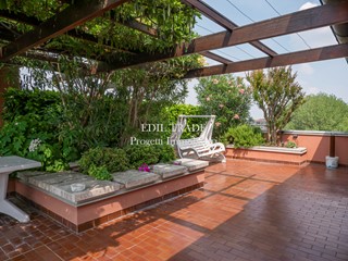 Quadrilocale in Vendita a Segrate, zona Milano Due, 820'000€, 212 m²