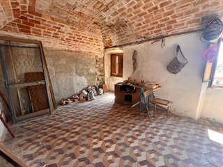 Quadrilocale in Vendita a Aulla, zona Albiano Magra, 15'000€, 80 m²