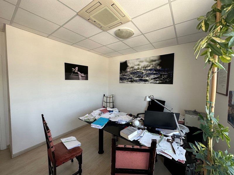 Ufficio in Vendita a Terni, 140'000€, 90 m²