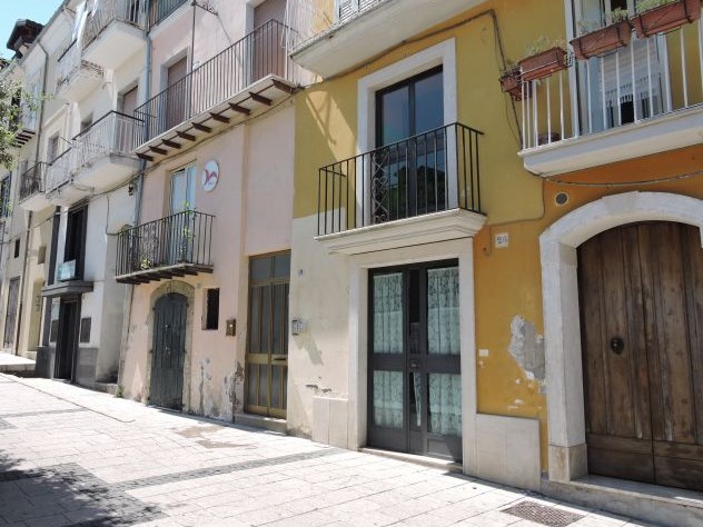 Quadrilocale in Vendita a Altavilla Irpina, zona centro, 68'000&euro;, 100 m²