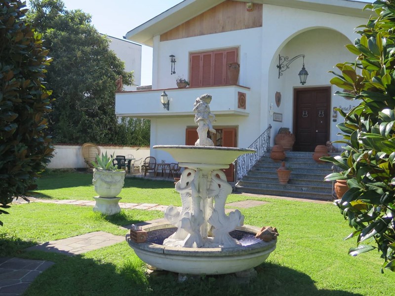 Villa in Vendita a Pisa, zona Sant'Ermete, 429'000€, 334 m²
