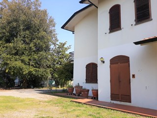 Villa in Vendita a Cascina, 650'000€, 250 m²