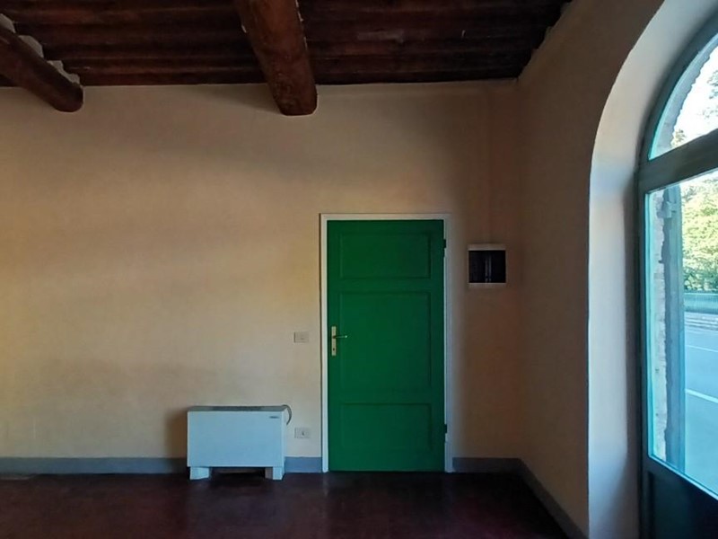 Immobile commerciale in Affitto a Capannori, zona Lunata, 1'200€, 145 m²