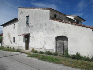 Appartamento in Vendita a Cascina, zona San Giorgio, 120'000€, 120 m²