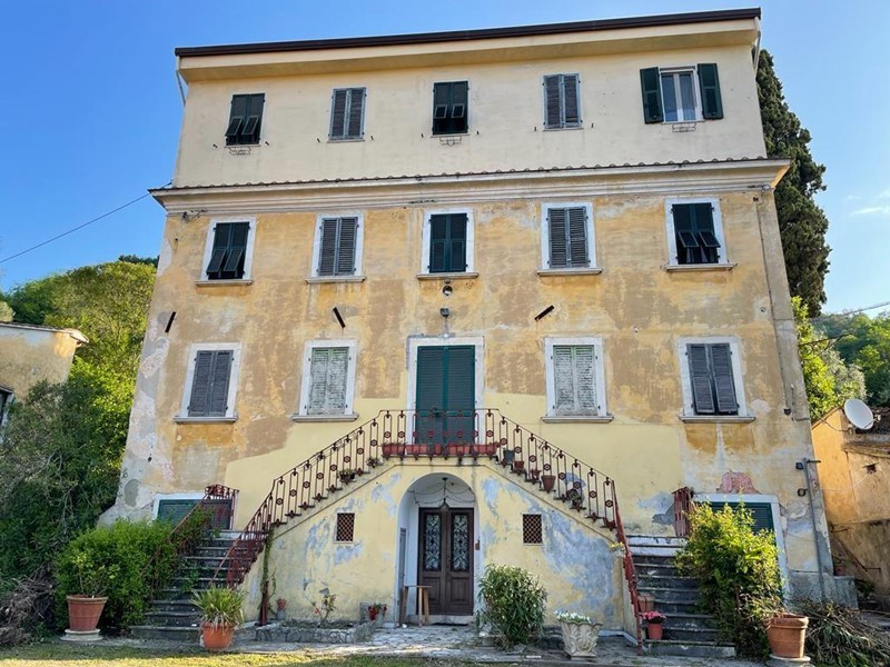 Quadrilocale in Vendita a Carrara, 255'000€, 120 m², arredato