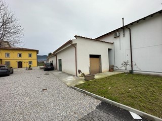 Immobile commerciale in Affitto a San Giuliano Terme, zona Pontasserchio, 2'200€, 84 m²