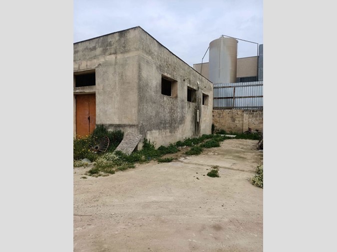 Capannone in Vendita a Sava, 70'000€, 148 m²