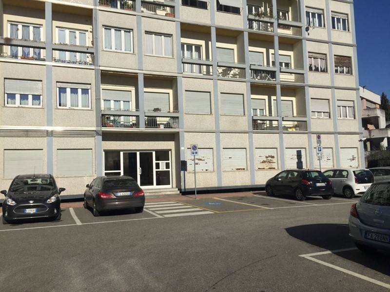 Ufficio in Vendita a Verbania, 495'000€, 440 m²