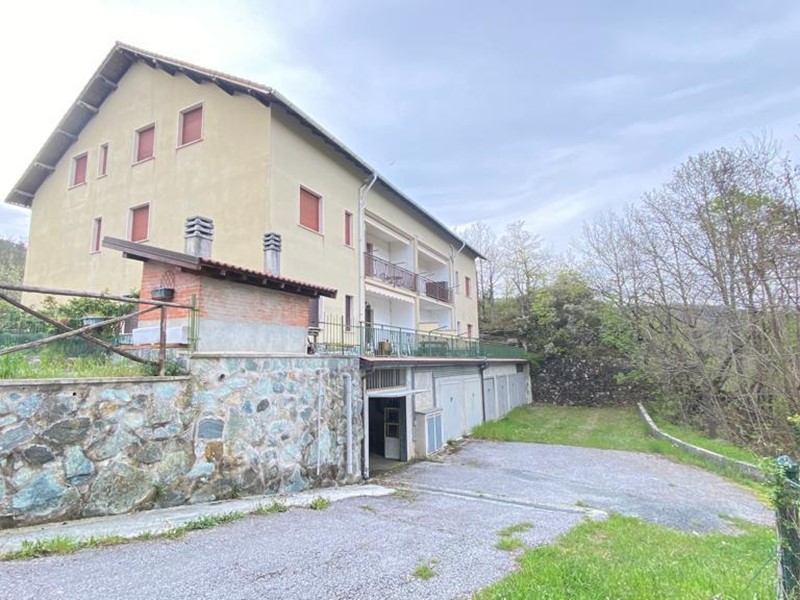 Bilocale in Vendita a Urbe, 25'000€, 65 m²