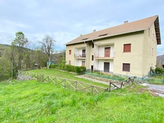 Bilocale in Vendita a Urbe, 25'000€, 65 m²