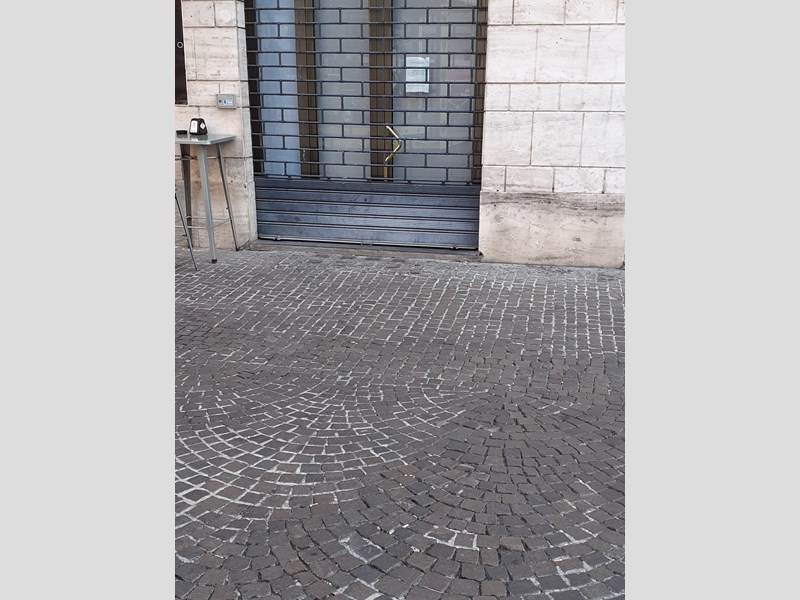 Immobile commerciale in Affitto a Terni, zona CENTRALISSIMO, 1'200€, 30 m²