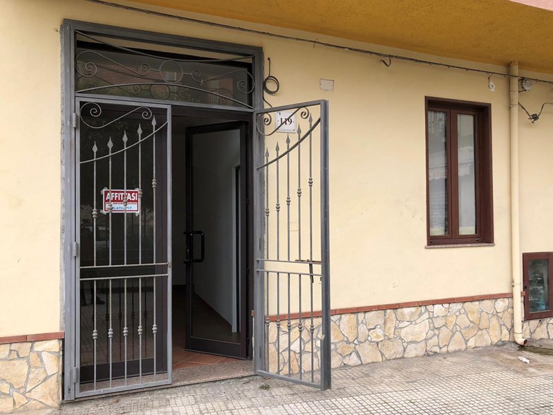 Ufficio in Affitto a Barcellona Pozzo di Gotto, zona VIA SAN GIOVANNI, 119, 380€, 35 m²