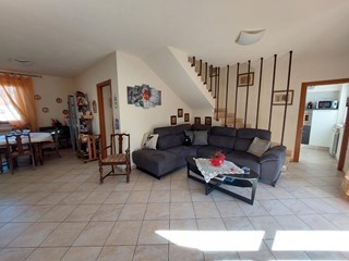 Casa Semi Indipendente in Vendita a Carrara, 320'000€, 180 m²