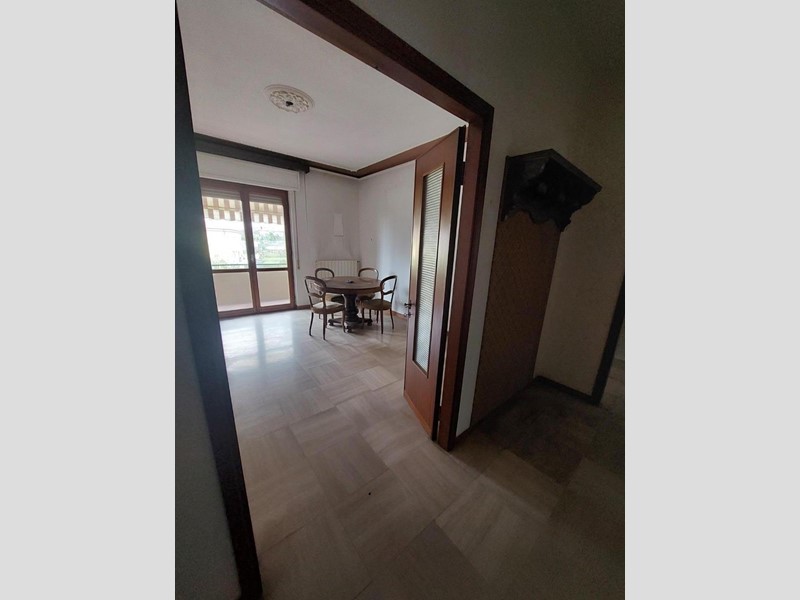 Appartamento in Vendita a Carrara, 168'000€, 150 m²