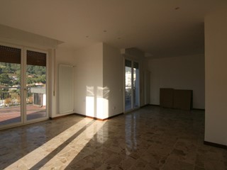 Attico in Vendita a Carrara, 360'000€, 115 m²