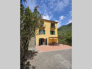 Casa Indipendente in Vendita a Licciana Nardi, 269'000€, 300 m², arredato