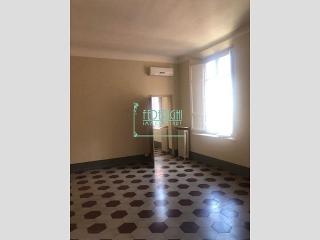 Ufficio in Affitto a Lucca, 1'200€, 100 m²