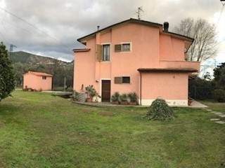 Casa Semi Indipendente in Vendita a Pietrasanta, zona pietrasanta, 350'000€, 90 m²