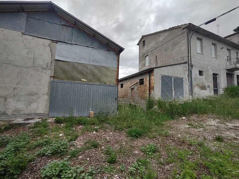 Casa Indipendente in Vendita a Morro d'Alba, 150'000€, 120 m², con Box