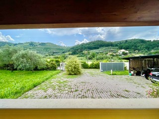 Casa Indipendente in Vendita a Massarosa, zona Stiava, 420'000€, 250 m²