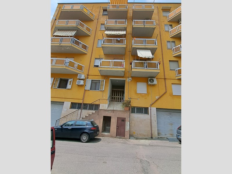 Quadrilocale in Vendita a Catanzaro, zona santa maria, 76'000&euro;, 127 m²