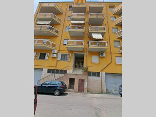 Quadrilocale in Vendita a Catanzaro, zona santa maria, 76'000&euro;, 127 m²