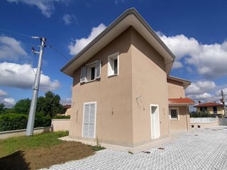 Villa bifamiliare in Vendita a Santa Maria a Monte, zona Cerretti, 340'000€, 150 m², con Box