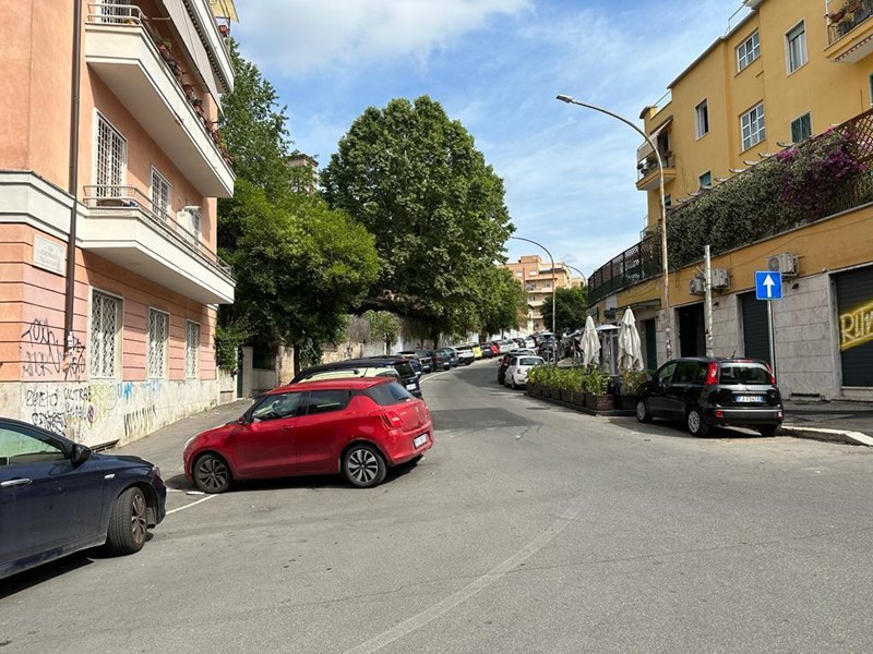 Immobile commerciale in Vendita a Roma, zona Monteverde, 105'000€, 42 m²