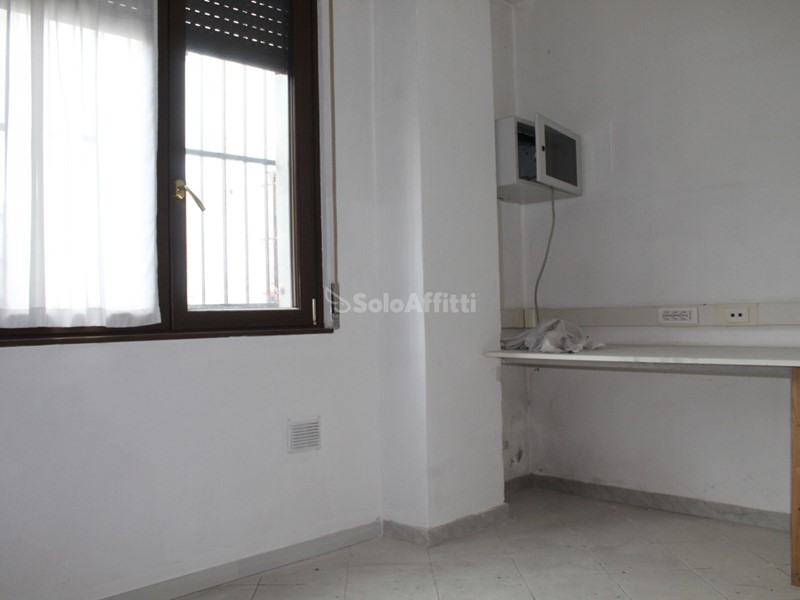 Ufficio in Affitto a Parabiago, 650&euro;, 110 m²