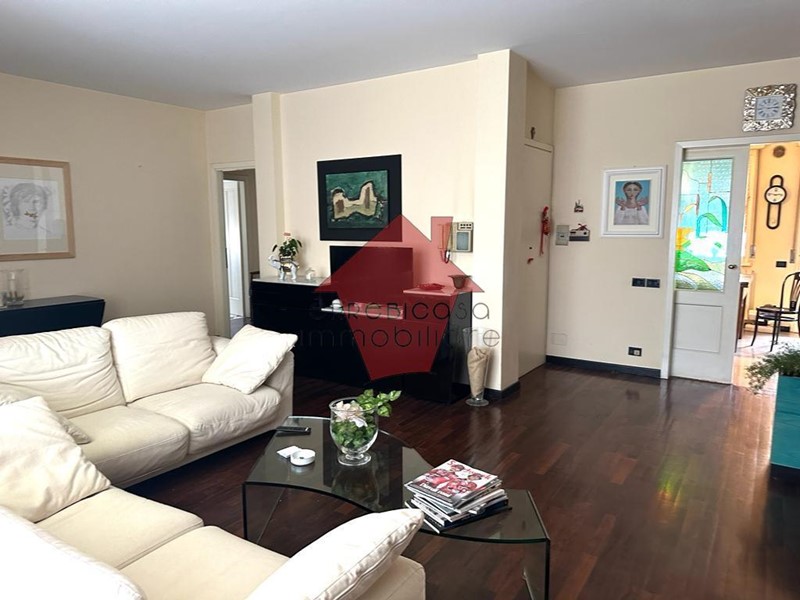 Appartamento in Vendita a Empoli, zona Santa Maria a Ripa, 385'000€, 165 m², con Box