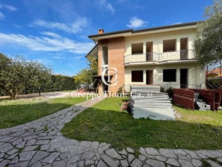 Villa in Vendita a Forte dei Marmi, zona Vittoria Apuana, 2'000'000€, 420 m², arredato