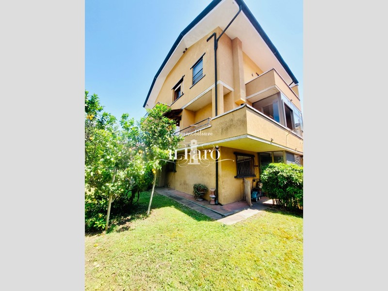Villetta a schiera in Vendita a Viareggio, 400'000€, 250 m², arredato
