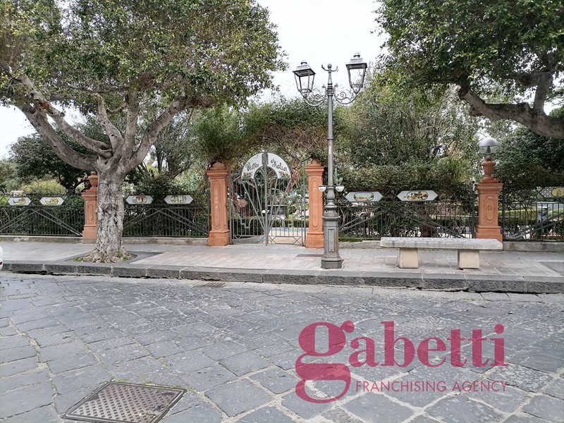 Casa Indipendente in Vendita a Santo Stefano di Camastra, zona centro, 135'000€, 150 m²